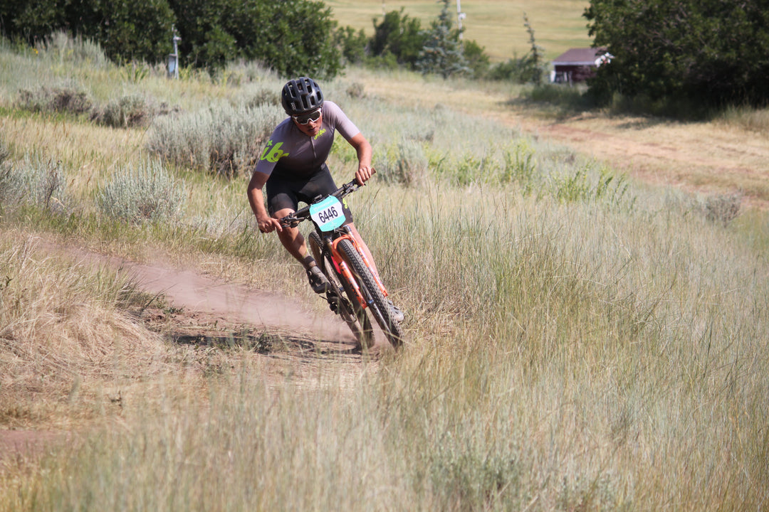 Jamerson Kent rippin through a corner in a race.