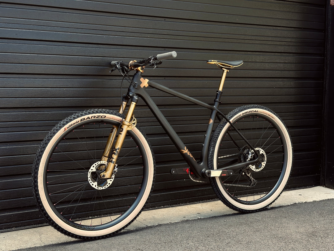 Jibe XCHT in the color El Dorado. This is a factory build with Fox Factory suspension and a full Shimano XTR drivetrain.
