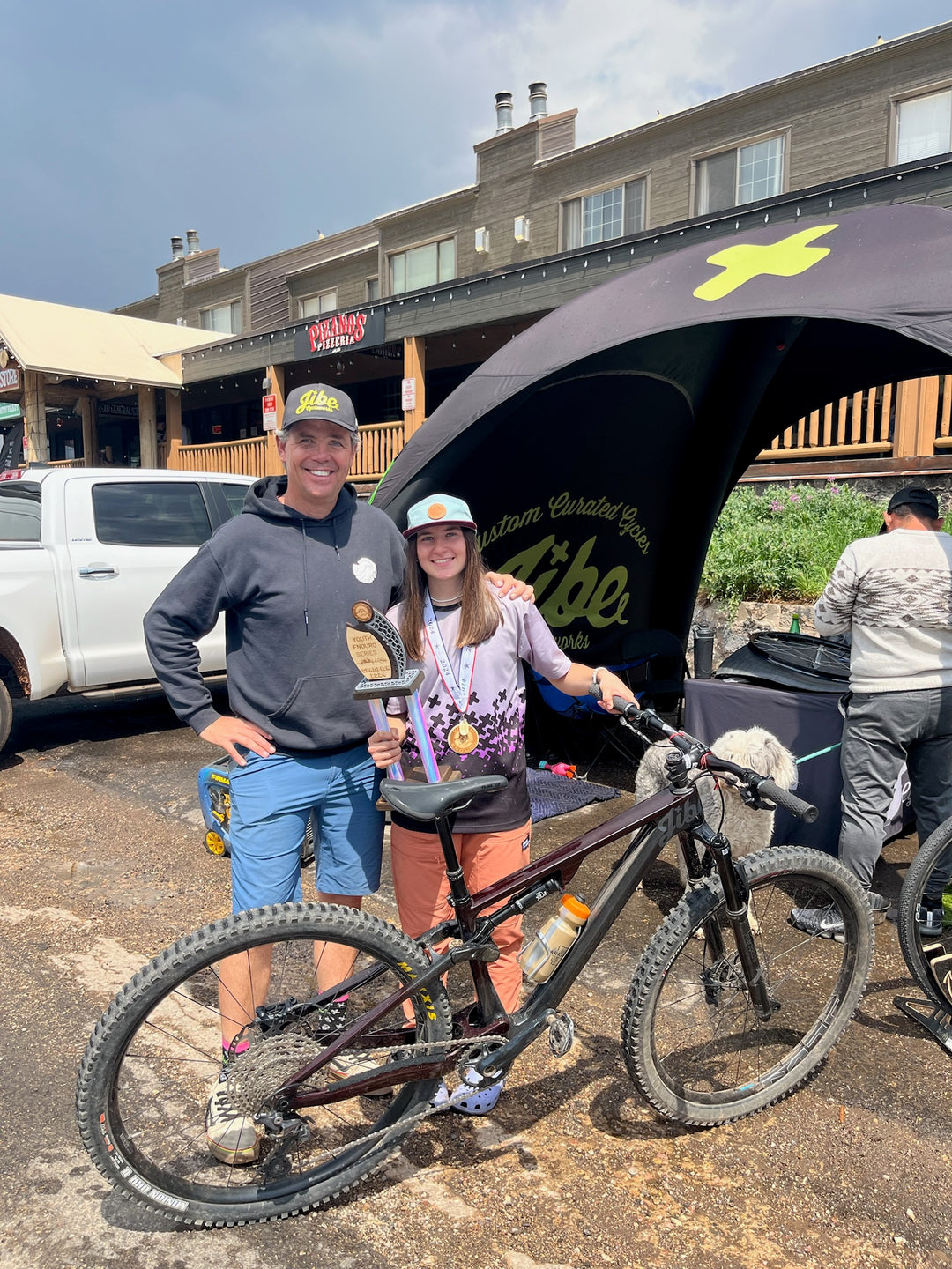 Jibe owner Jason Halverson with Jibe rider Aspen Fonger and a Jibe Jester at the Youth Enduro Series. 